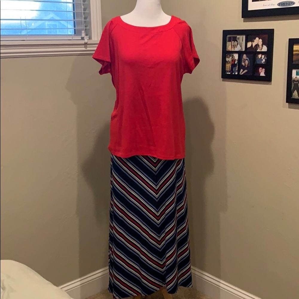 👚 Westport 1962 Red Scoop Neck Shirt